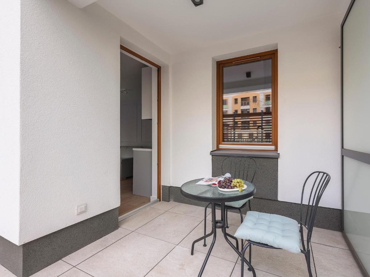 Apartament Yoursecondflat Grzybowska Metropoint